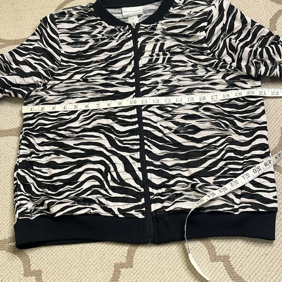 Alfred Dunner Upper East Side Zebra Print Bomber zip up Jacket - Picture 6 of 14